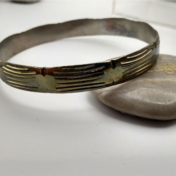 Hammered gold toned brutalist wear bracelet bangle‎ B0924 - Picture 1 of 3